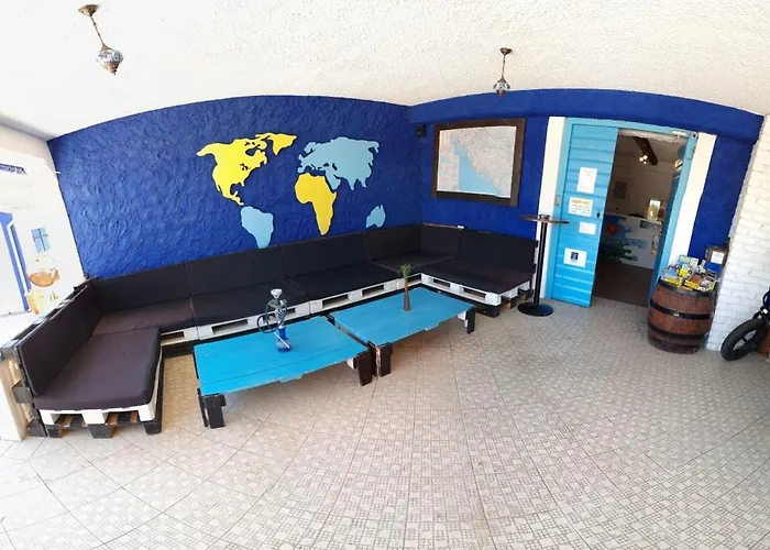 The Lazy Monkey & Hostal