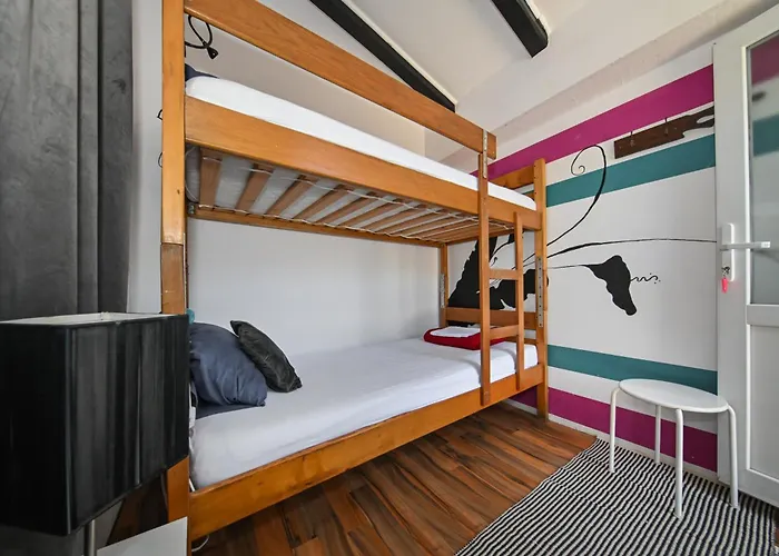 Hostal The Lazy Monkey & Zadar