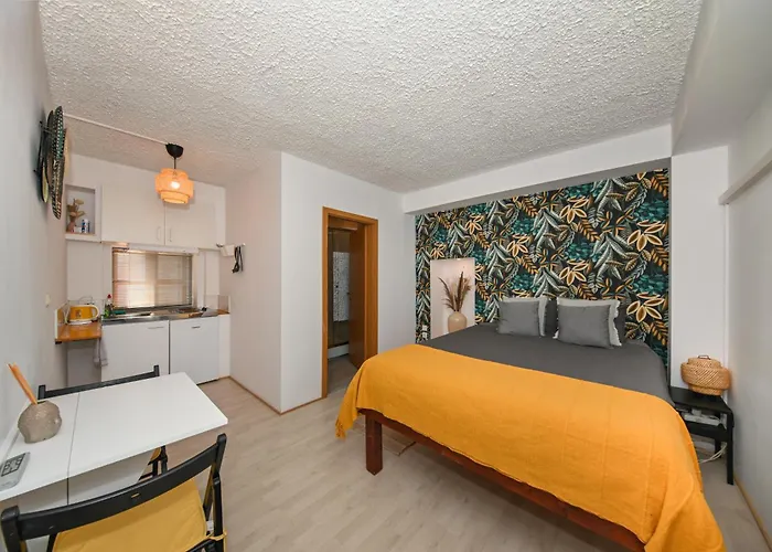 The Lazy Monkey & Hostel *