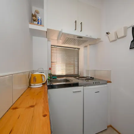 بيت شباب The Lazy Monkey & زادار