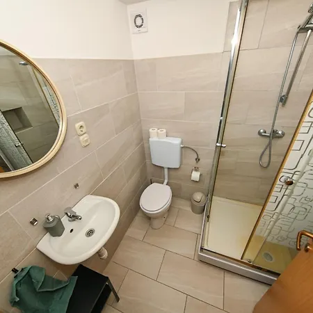 The Lazy Monkey & Hostel *