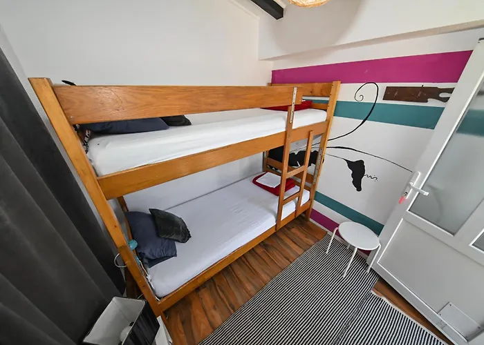 Hostel The Lazy Monkey &